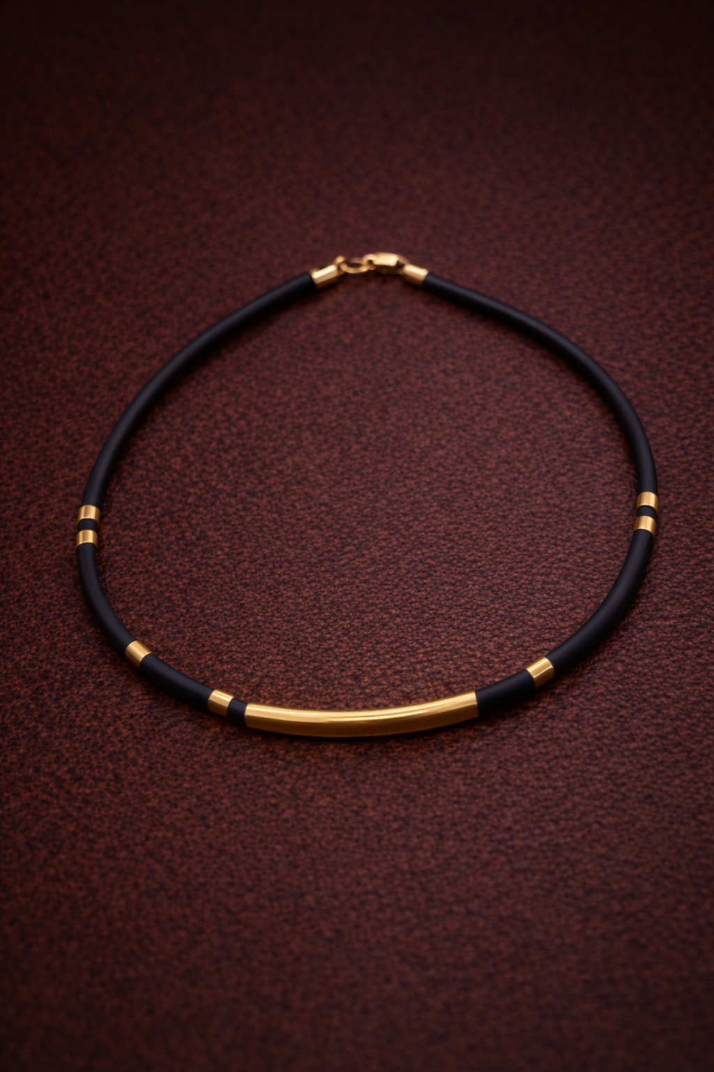 szögletes kaucsuk karkötő arany berakással